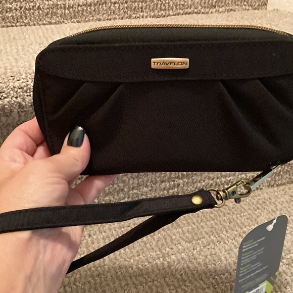 Travelon Handbags - Travelon wristlet